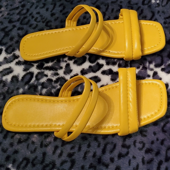 Shein Size 7 Sandals - Picture 5 of 8
